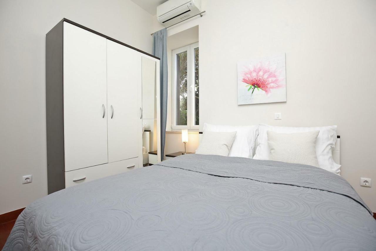 Seafront Beach Apartment - Directly At The Beach Zadar Exteriör bild