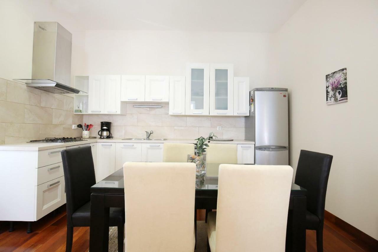 Seafront Beach Apartment - Directly At The Beach Zadar Exteriör bild